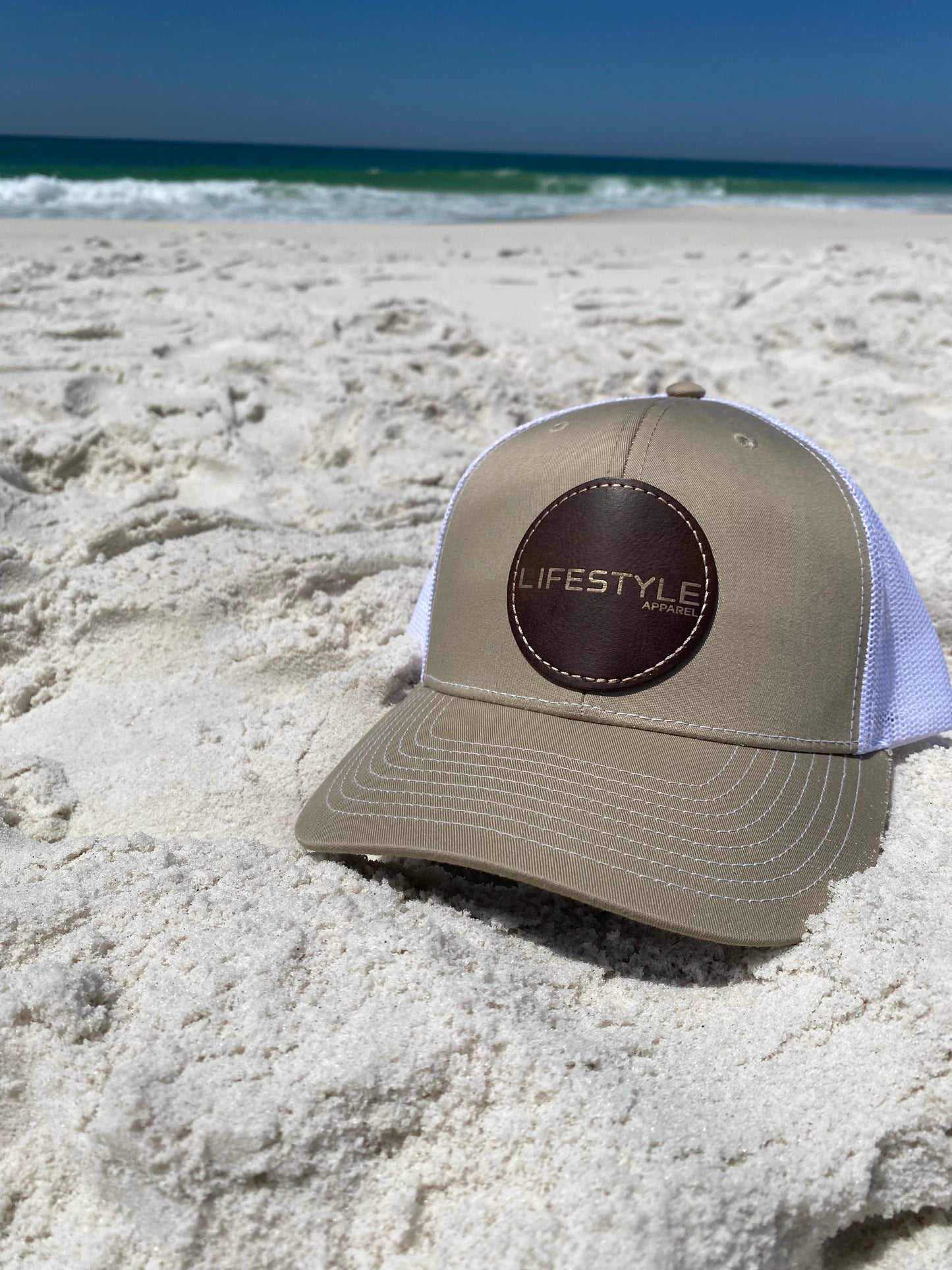 Lifestyle Hat Khaki/White