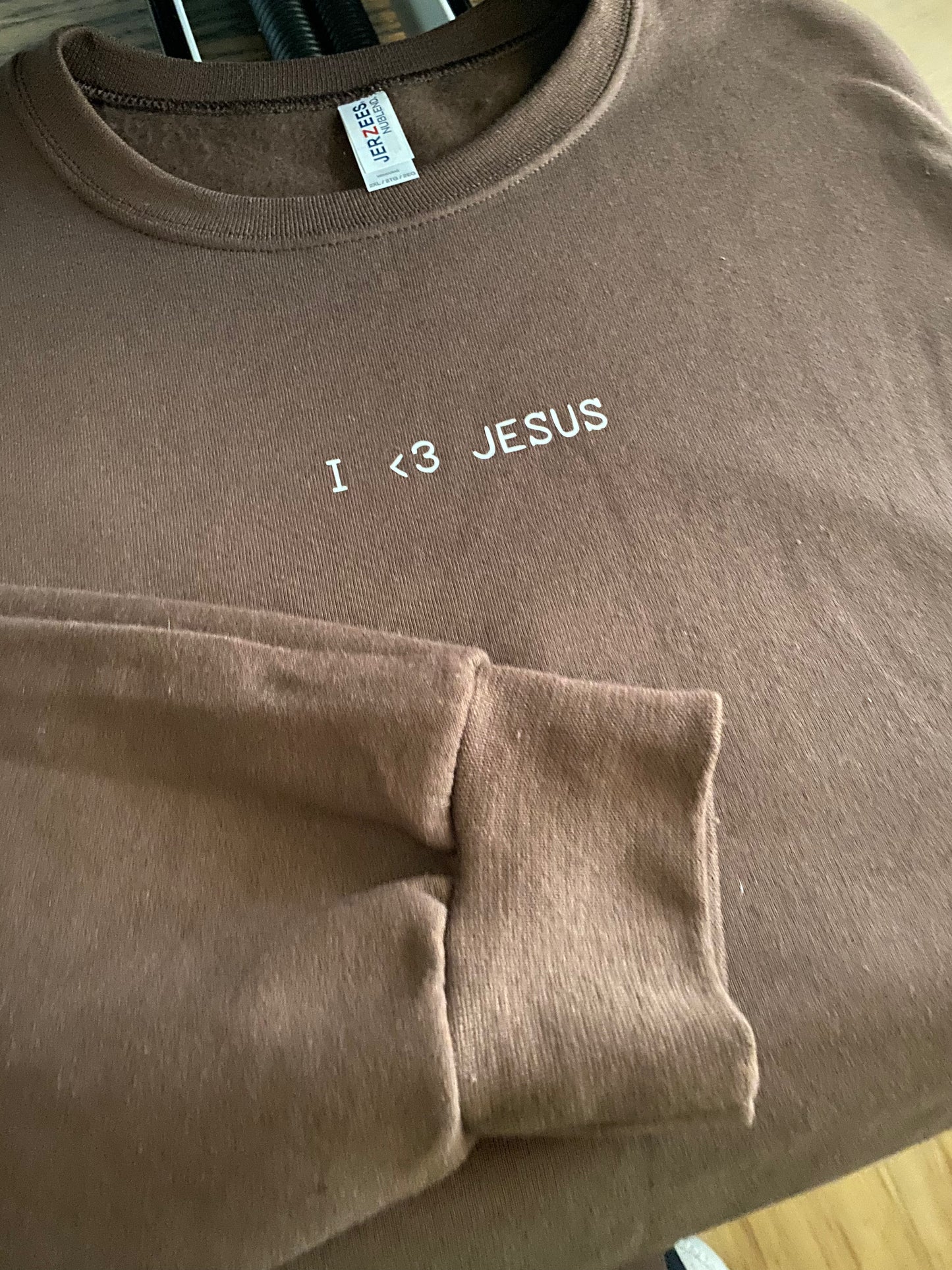 “I <3 Jesus” sweatshirt