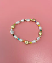 Load image into Gallery viewer, Pearl and Bead Bracelet
